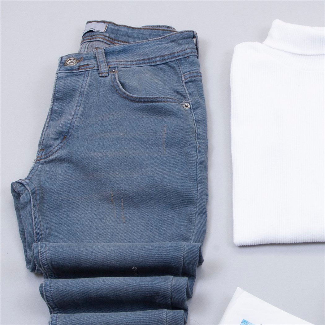 Hardal Kaşe Gömlek Boğazlı Kazak Pantolon Ayakkabı Kombin