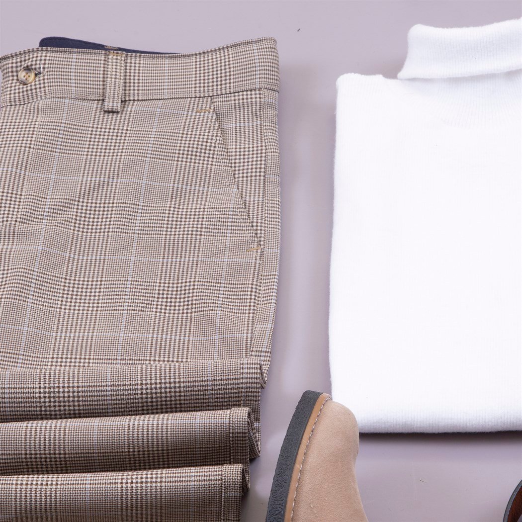 Hardal Kaşe Kaban Ekoseli Pantolon Boğazlı Kazak Bot Kombin