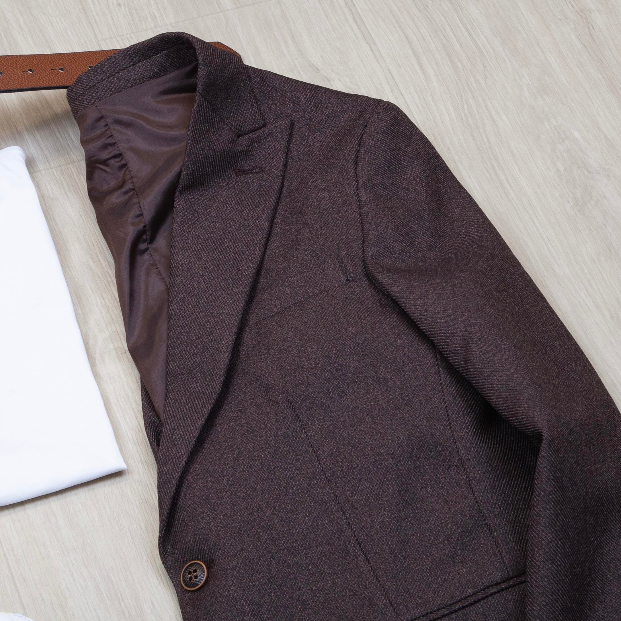 Kahve Blazer Ceket Tişört Pantolon Ayakkabı Kombin