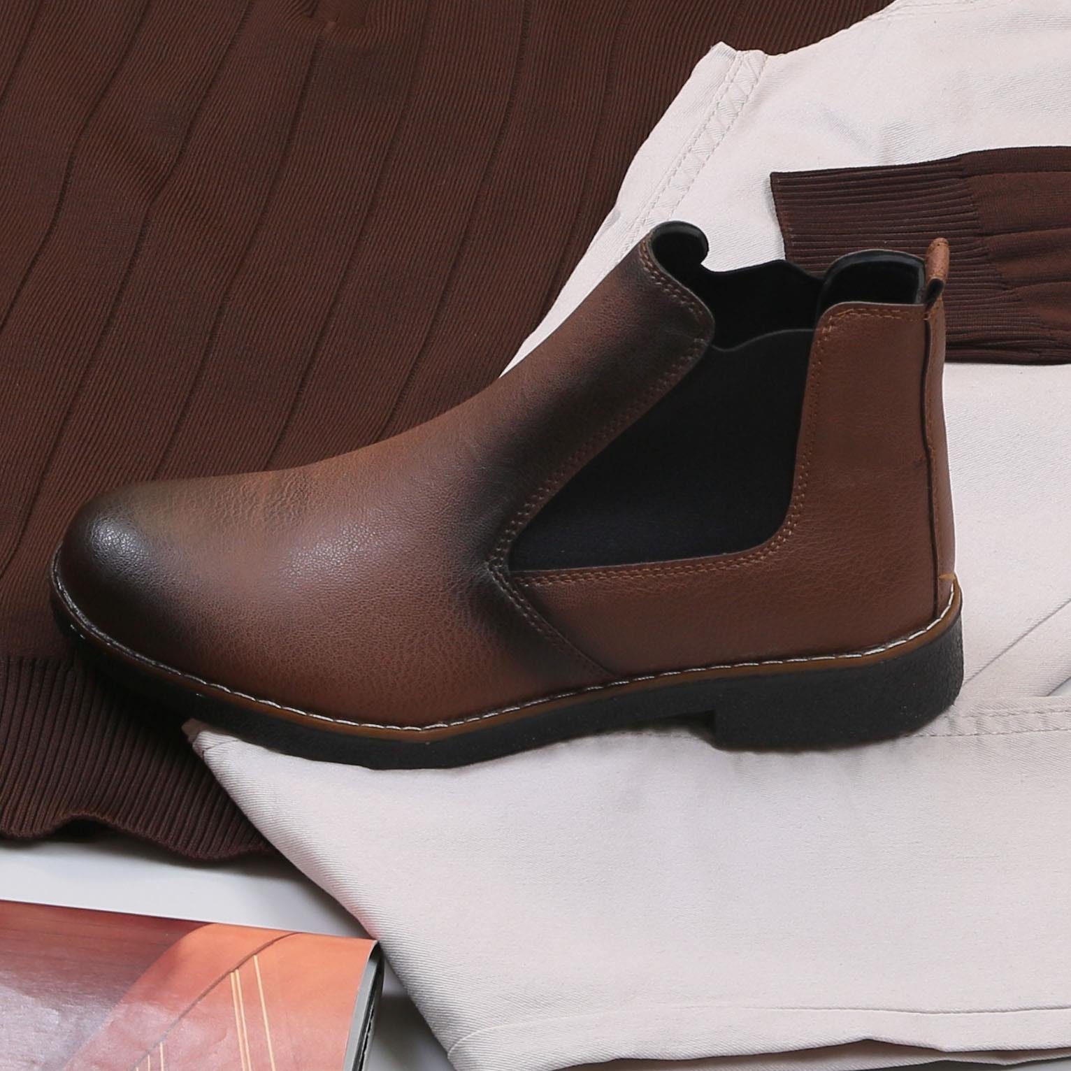 Kahve Çizgili Triko Polo Yaka Pantolon Bot Kombin