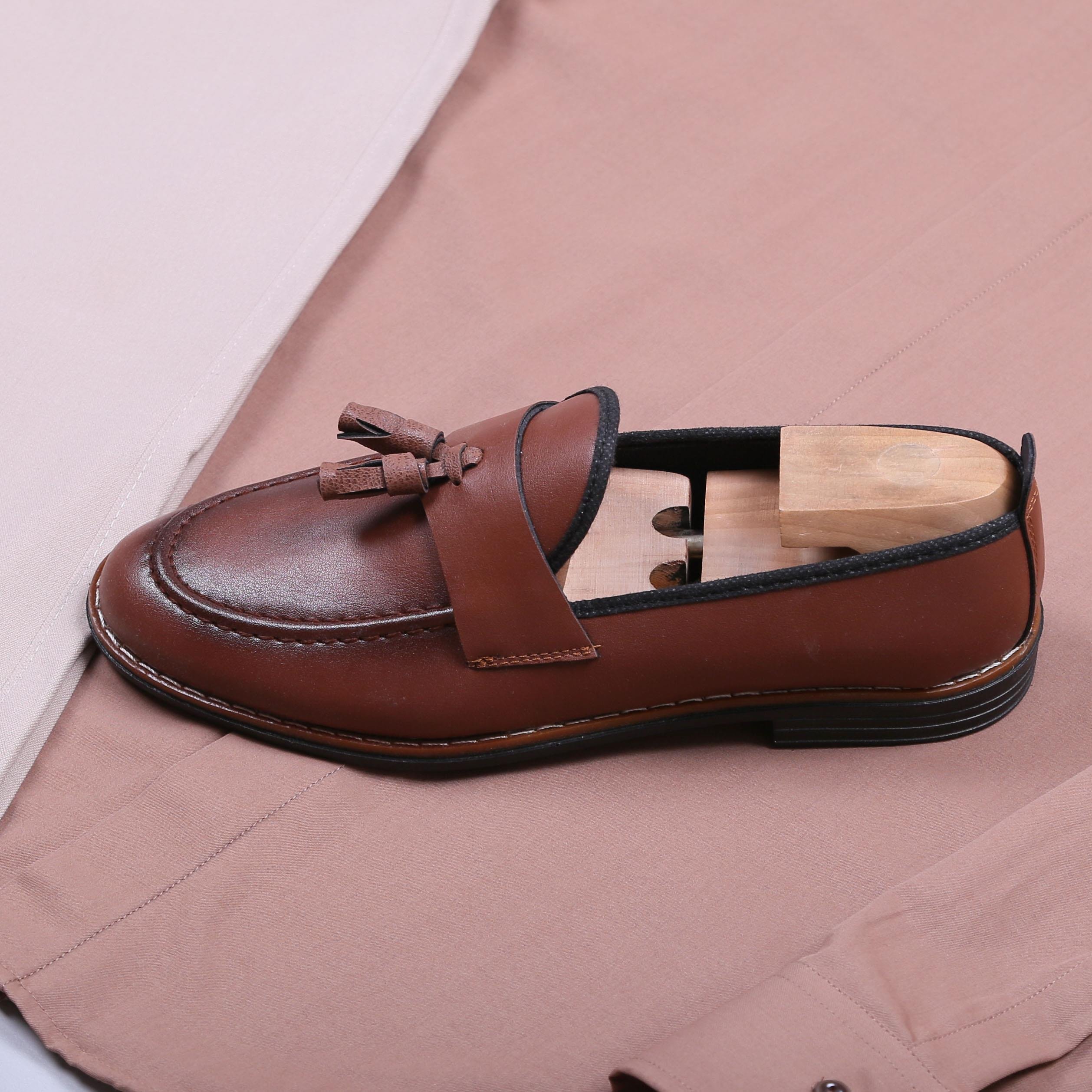 Kahve Gömlek Bej Pantolon Ayakkabı Kombin