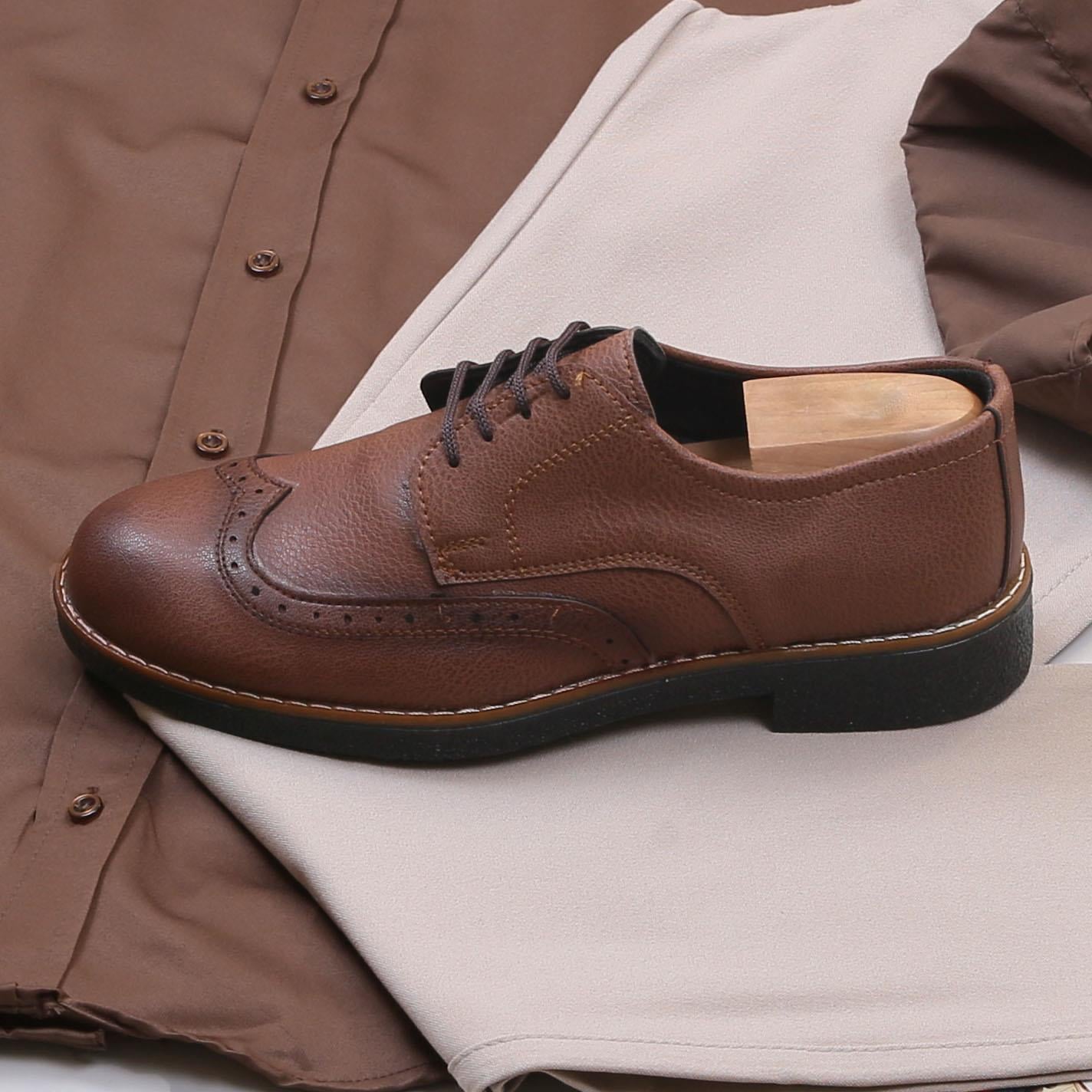 Kahve Gömlek Bej Pantolon Ayakkabı Kombin