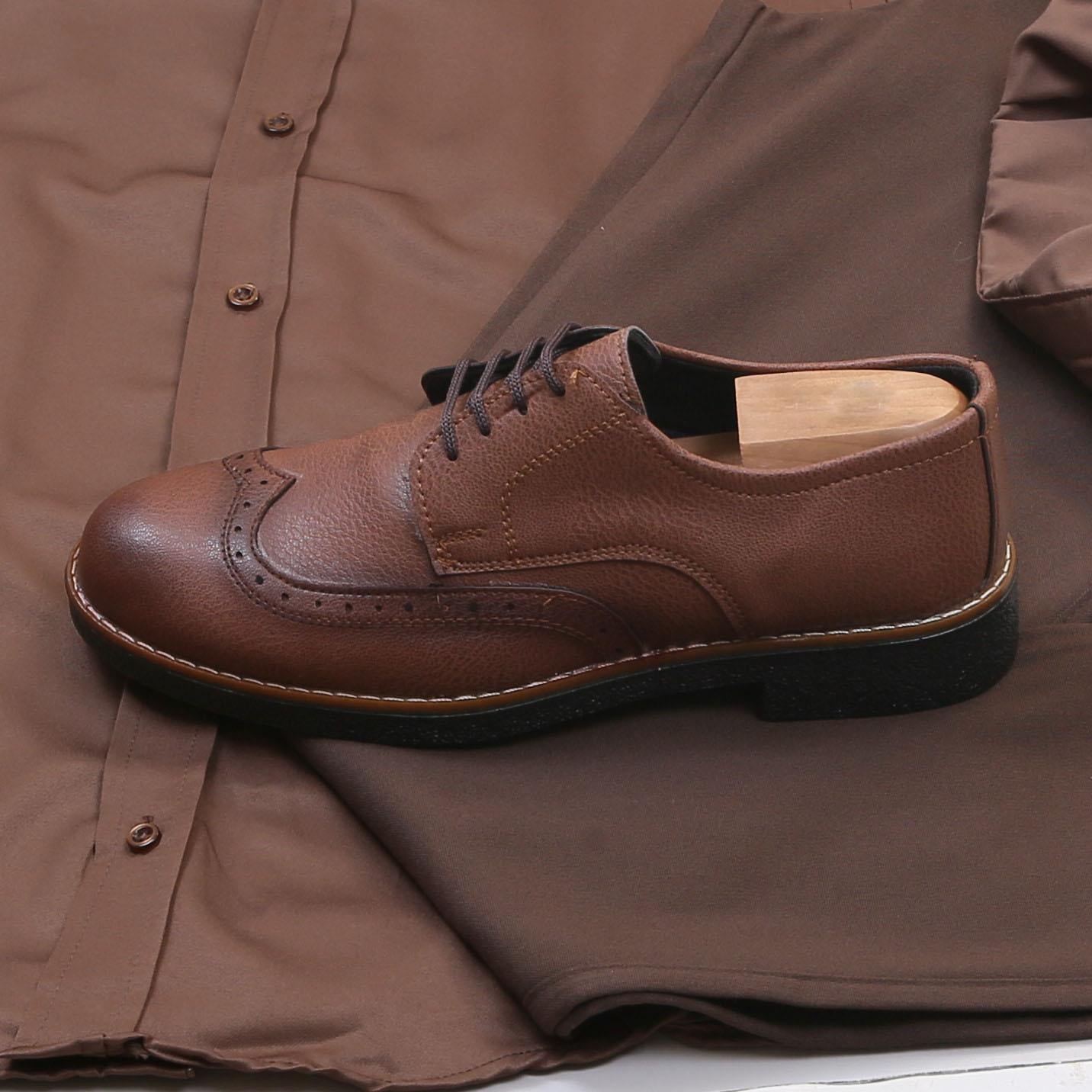 Kahve Gömlek Kahve Pantolon Ayakkabı Kombin