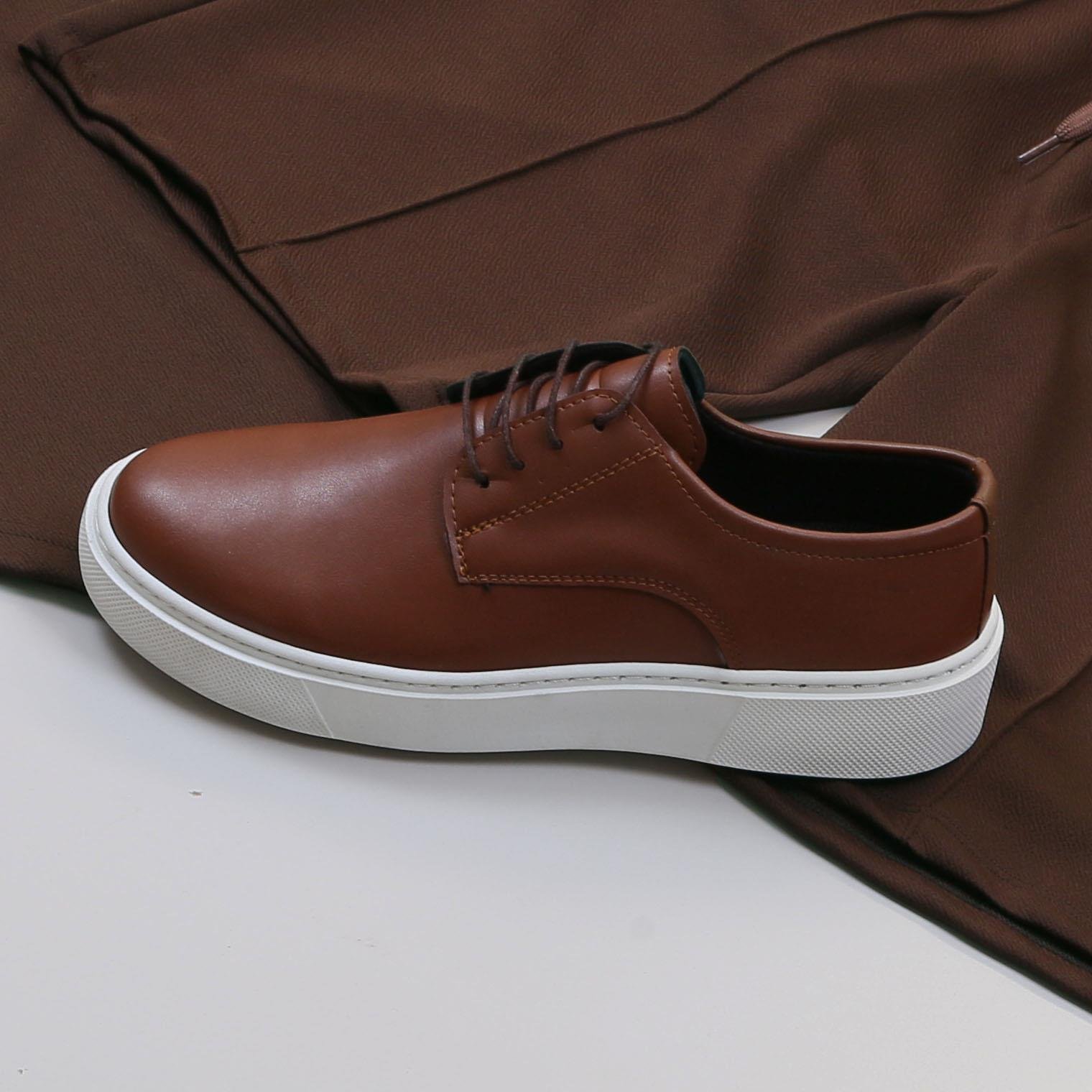 Kahve Gömlek Şort  Ayakkabı Kombin