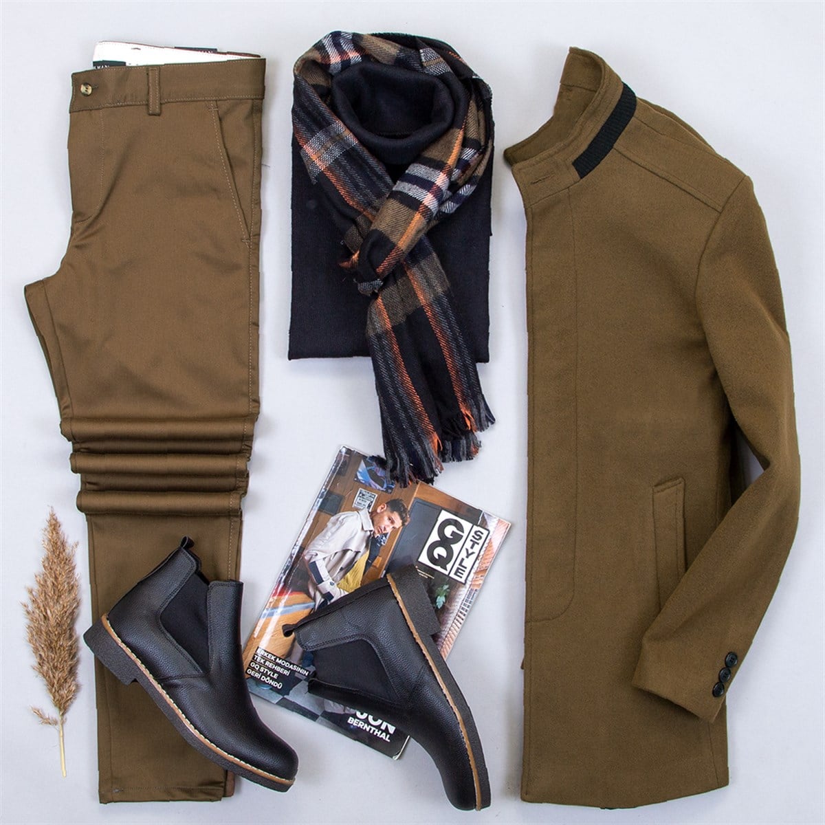 Kahve Kaşe Kaban Boğazlı Kazak Pantolon Bot Kombin