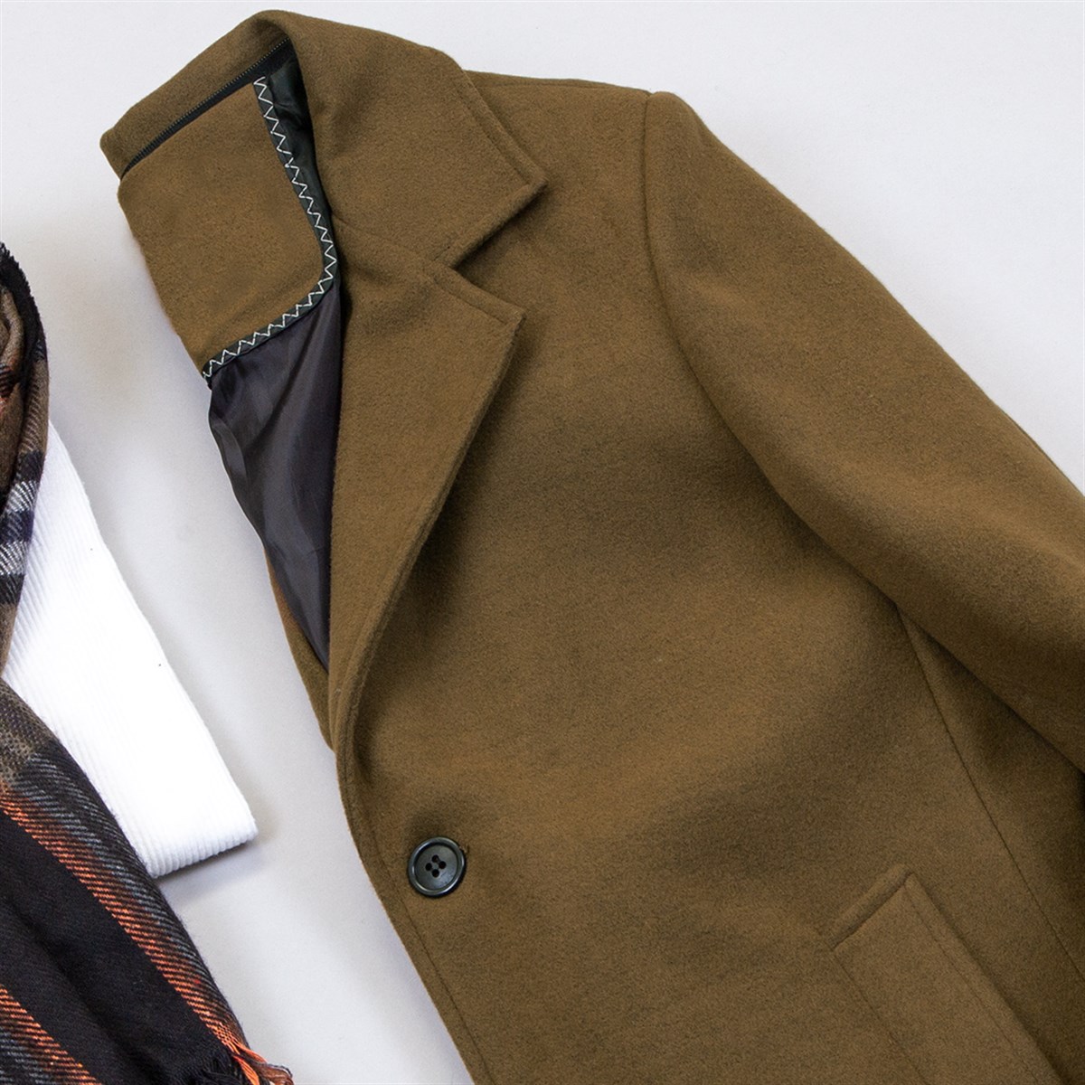 Kahve Kaşe Kaban Boğazlı Kazak Pantolon Bot Kombin