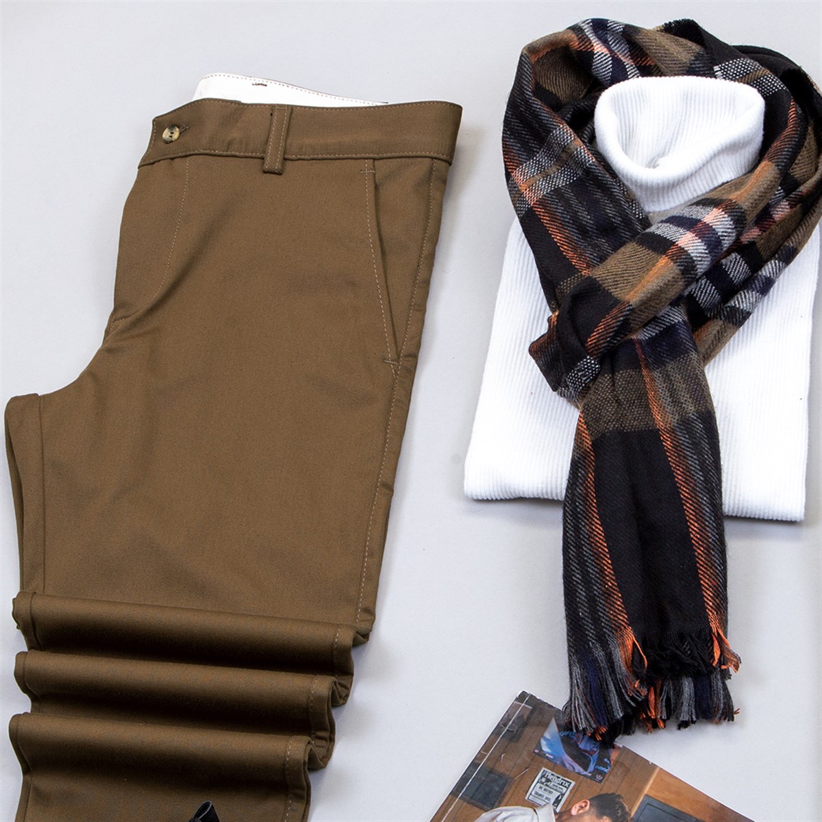 Kahve Kaşe Kaban Boğazlı Kazak Pantolon Bot Kombin