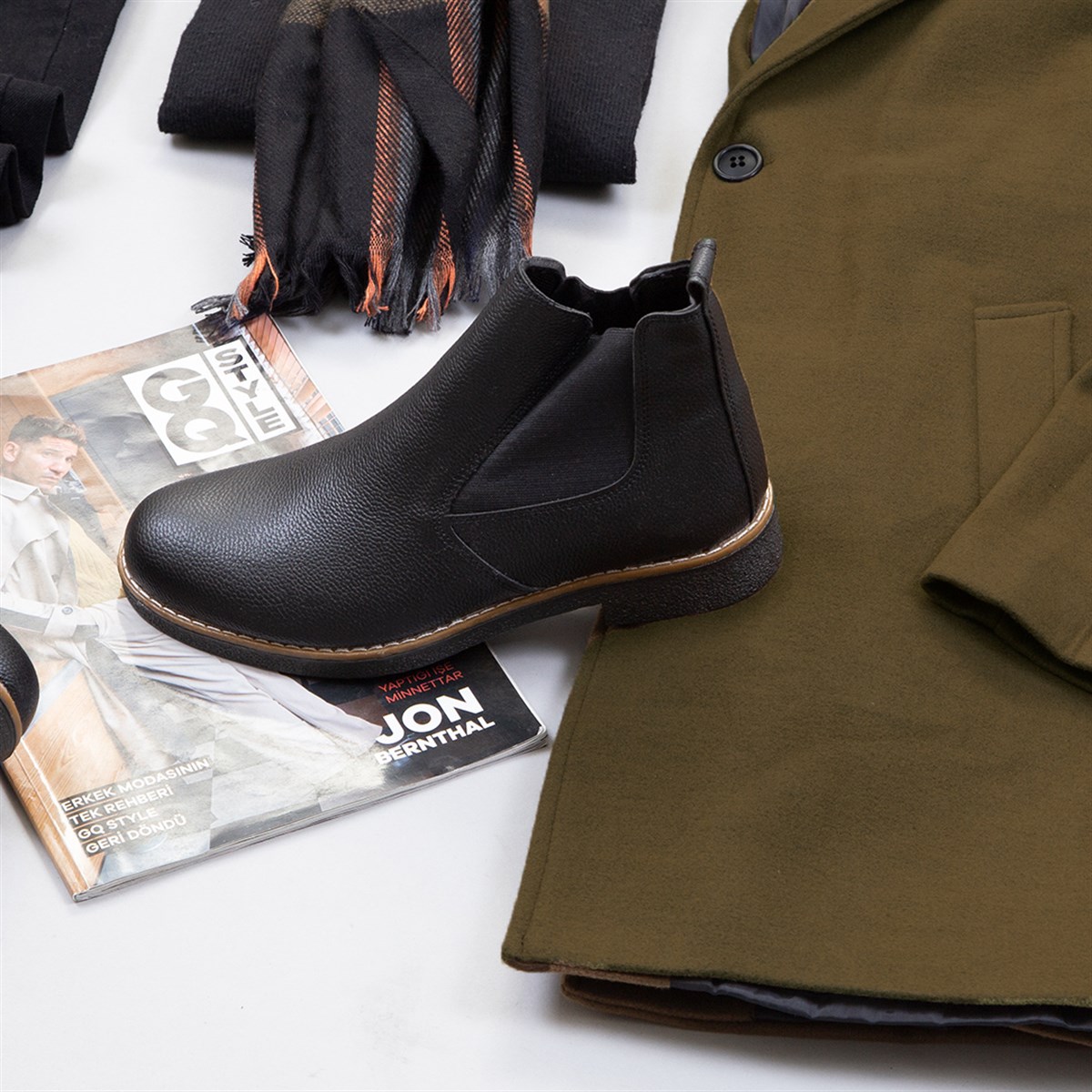 Kahve Kaşe Kaban Boğazlı Kazak Pantolon Bot Kombin