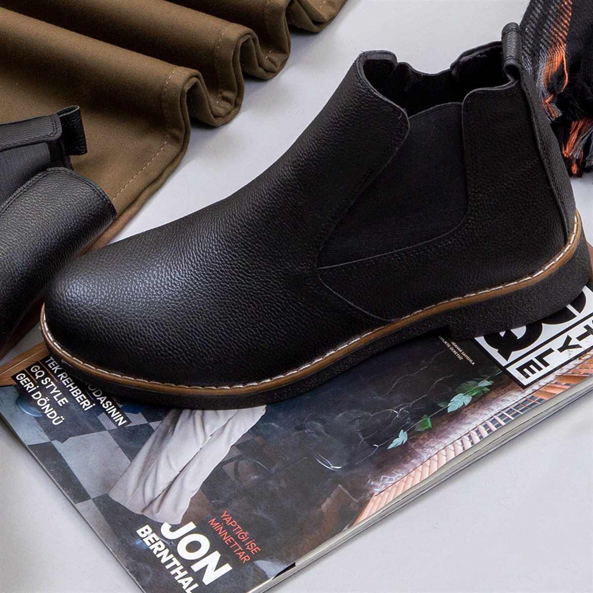 Kahve Kaşe Kaban Boğazlı Kazak Pantolon Bot Kombin