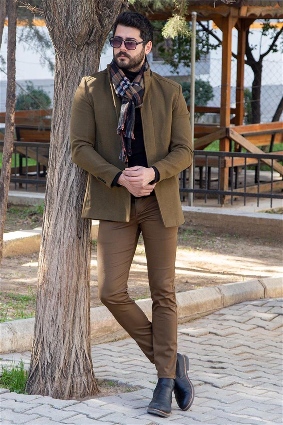 Kahve Kaşe Kaban Boğazlı Kazak Pantolon Bot Kombin