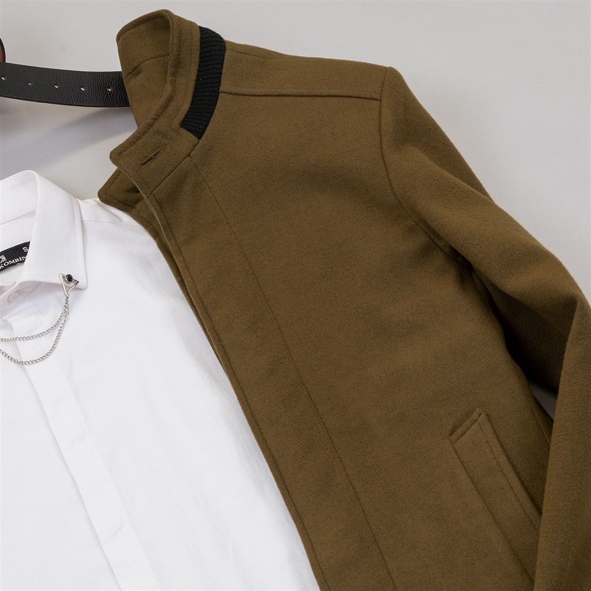 Kahve Kaşe Kaban Gömlek Pantolon Ayakkabı Kombin