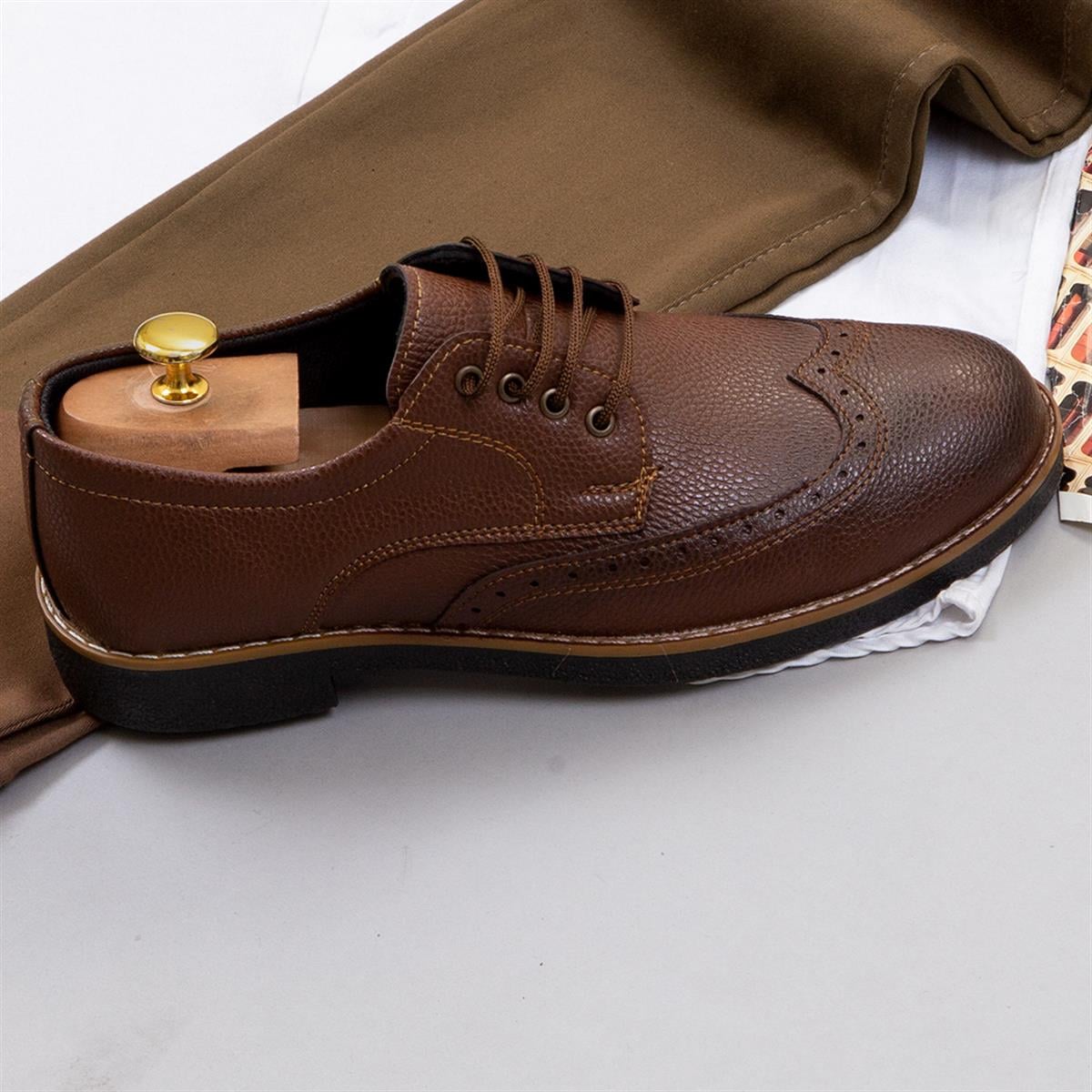 Kahve Pantolon Beyaz Gömlek Ayakkabı Kombin