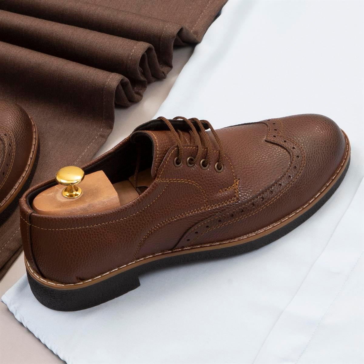 Kahve Pantolon Mavi Gömlek Ayakkabı Kombin