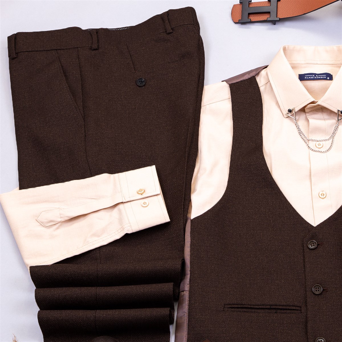 Kahve Takım Elbise Kombini