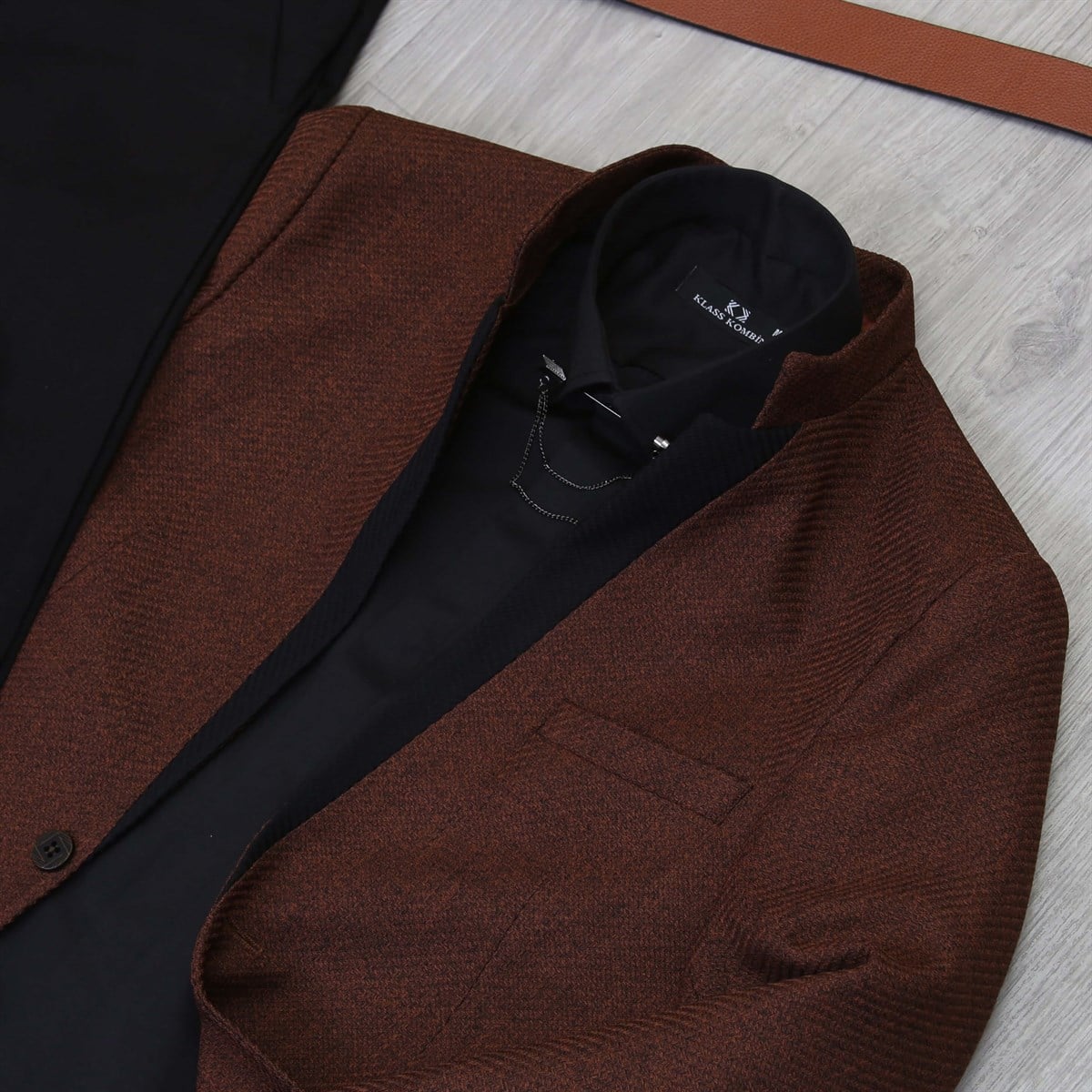 Kahverengi Blazer Ceket Siyah Pantolon Gömlek Ayakkabı Kombini