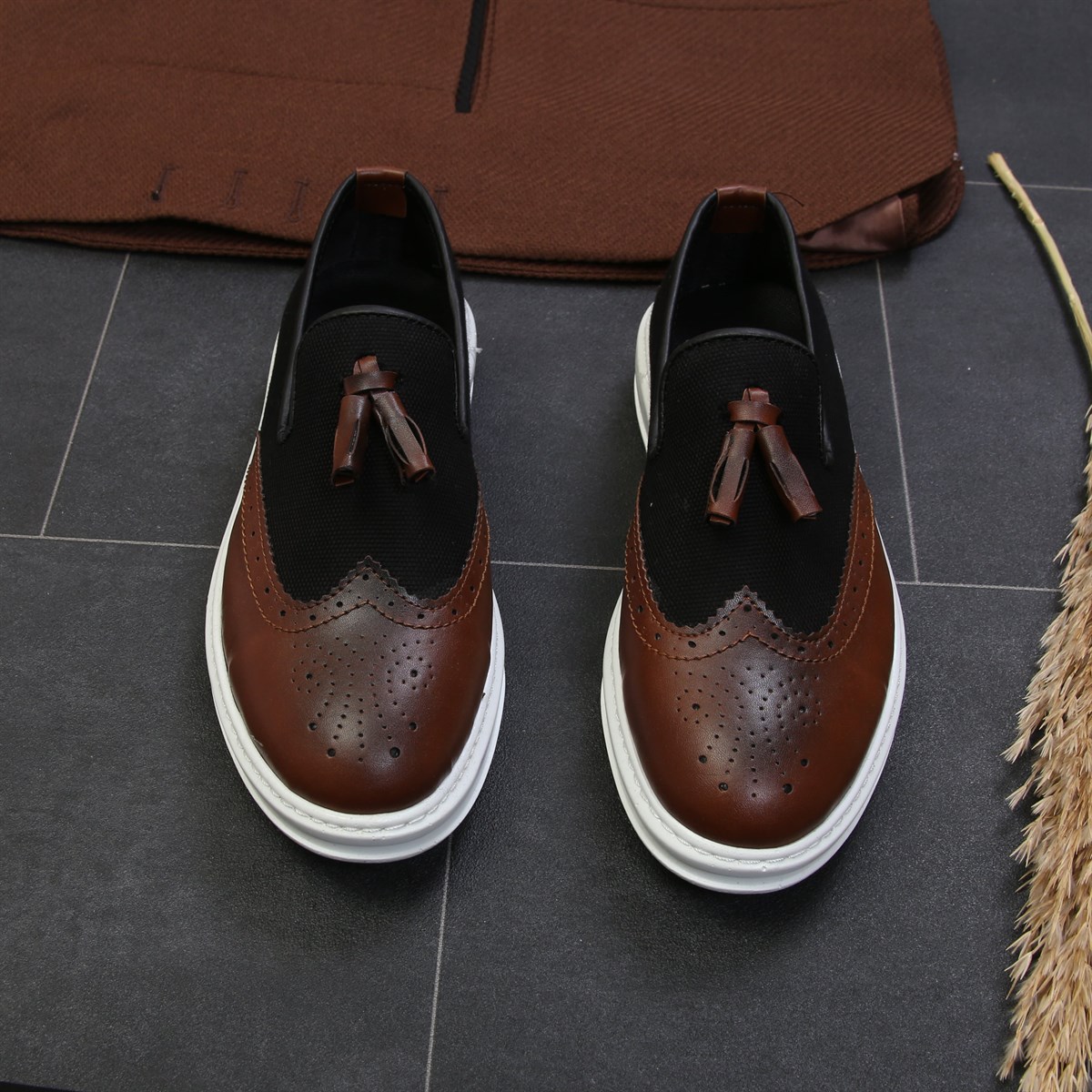 Kahverengi Ceket Gömlek Pantolon Kahverengi Ayakkabı Kombini