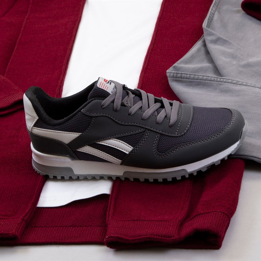 Kapşonlu Bordo Hırka Tişört Pantolon Ayakkabı Kombin