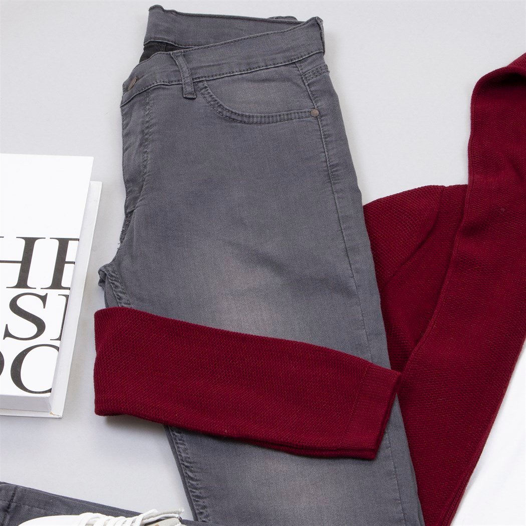 Kapşonlu Bordo Hırka Tişört Pantolon Ayakkabı Kombin