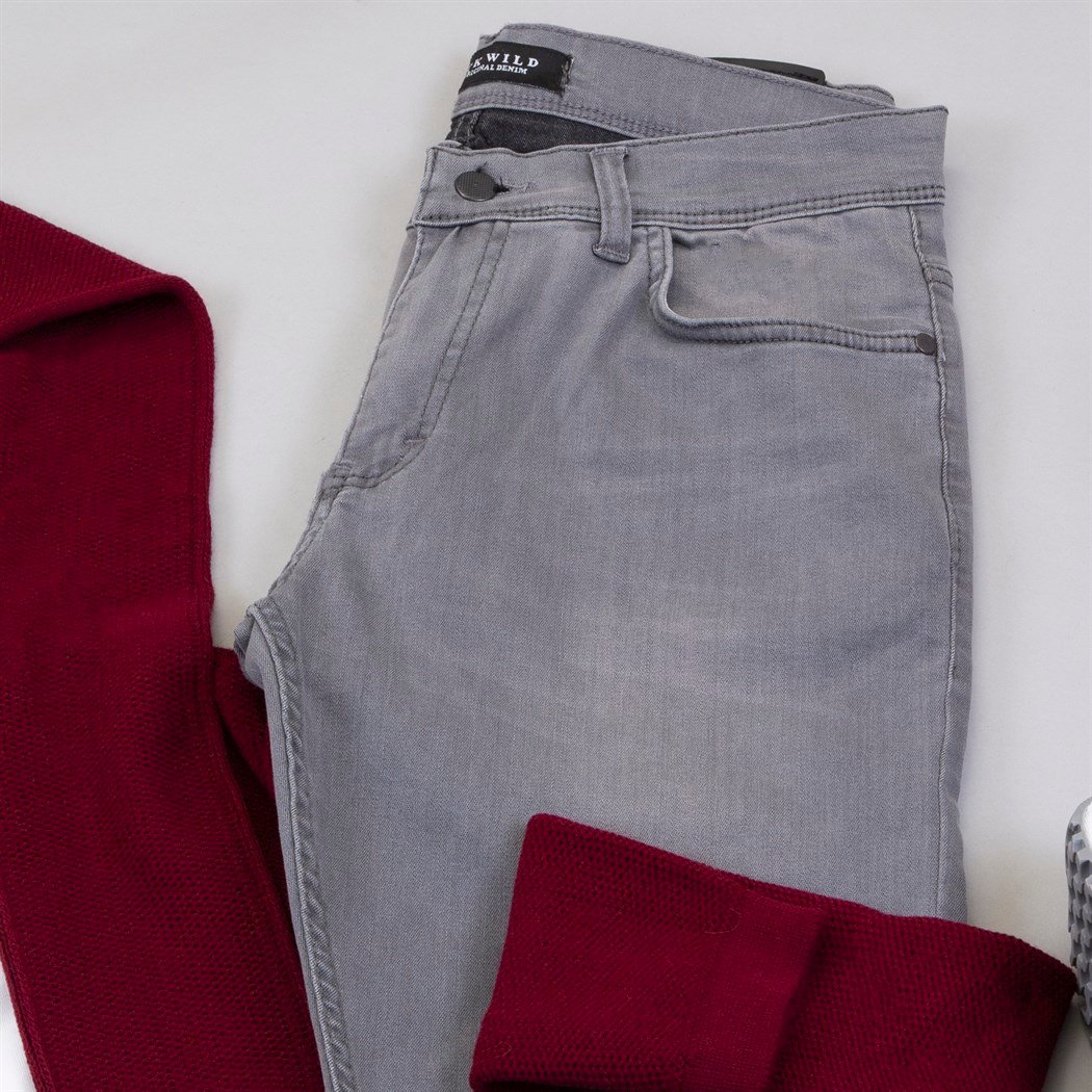 Kapşonlu Bordo Hırka Tişört Pantolon Ayakkabı Kombin