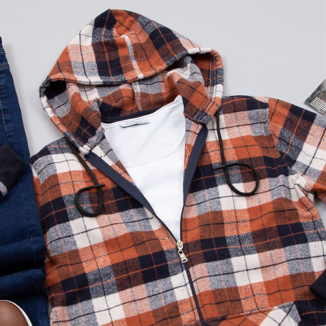 Kapşonlu Ekose Oduncu Gömlek Tişört Pantolon Ayakkabı Kombin