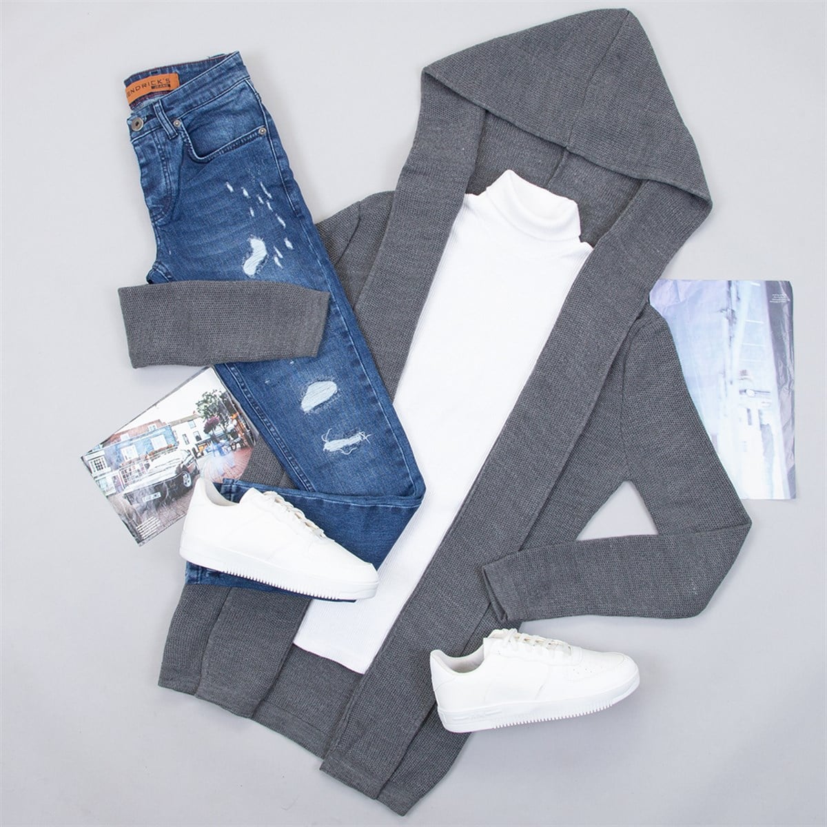 Kapşonlu Füme Hırka Boğazlı Kazak Pantolon Ayakkabı Kombin