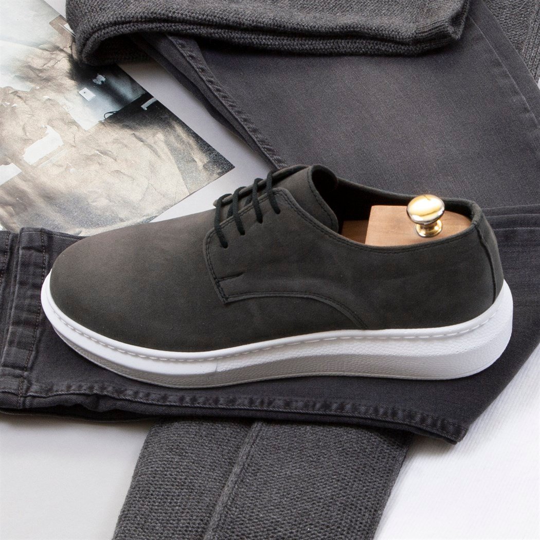 Kapşonlu Füme Hırka Boğazlı Kazak Pantolon Ayakkabı Kombin