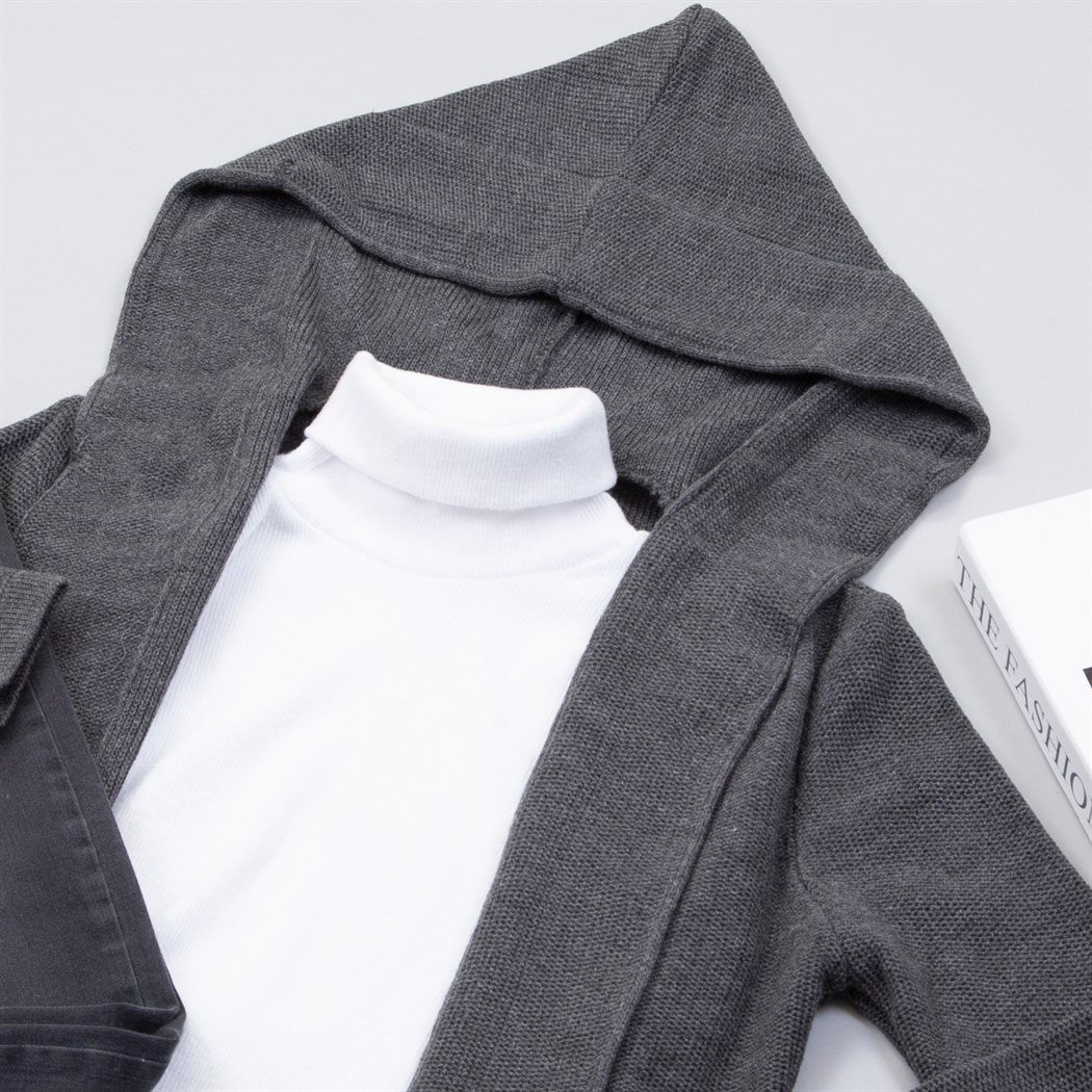 Kapşonlu Füme Hırka Boğazlı Kazak Pantolon Ayakkabı Kombin