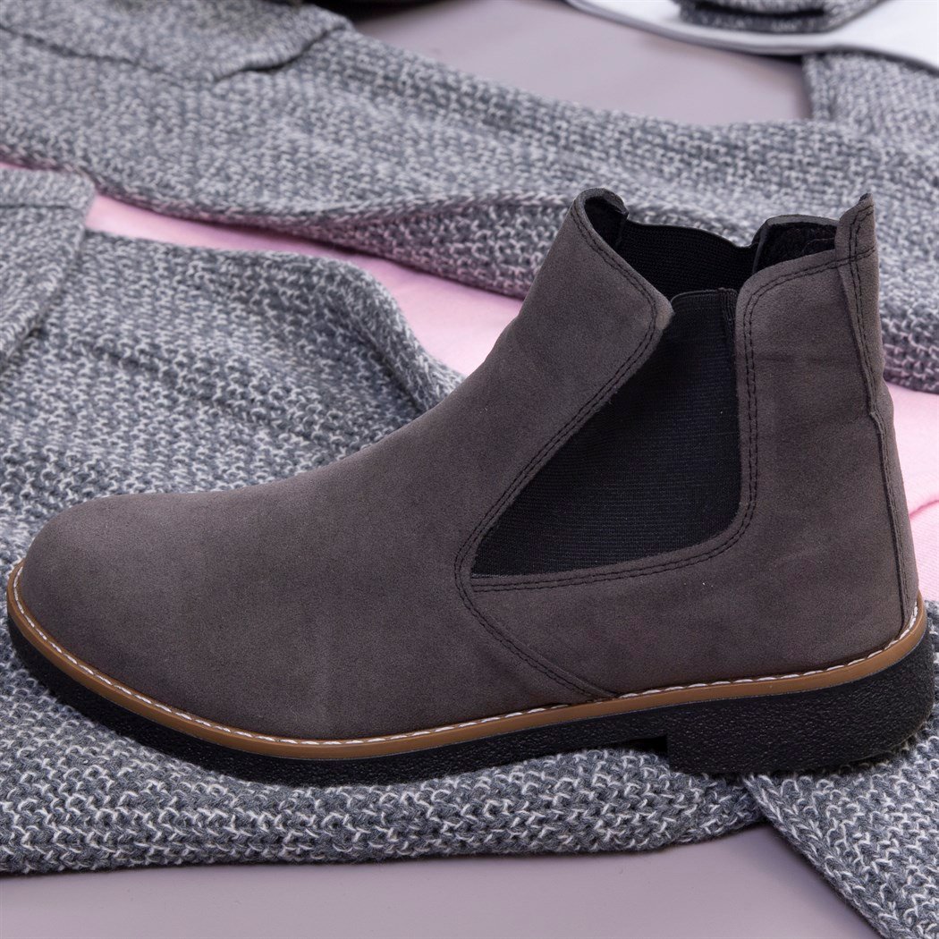 Kapşonlu Hırka Kazak Pantolon Bot Kombin