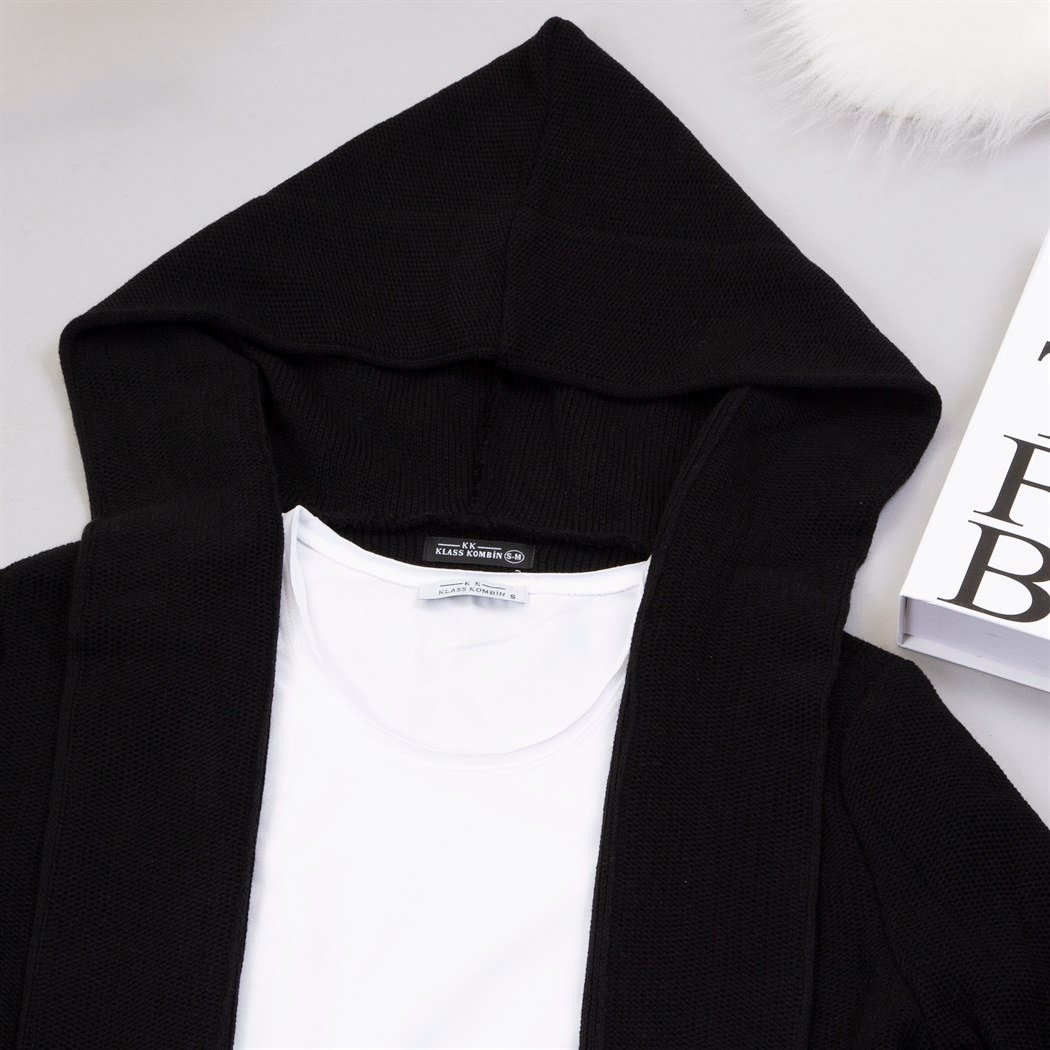 Kapşonlu Siyah Hırka Tişört Pantolon Ayakkabı Kombin