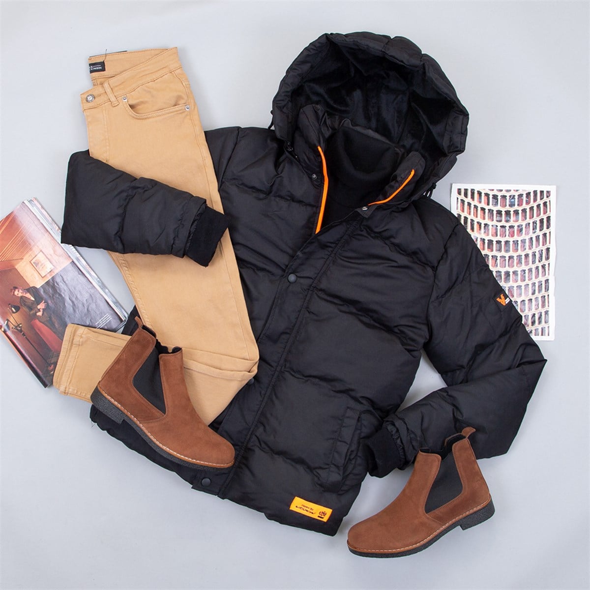 Kapşonlu Siyah Şişme Mont Boğazlı Kazak Pantolon Bot Kombin