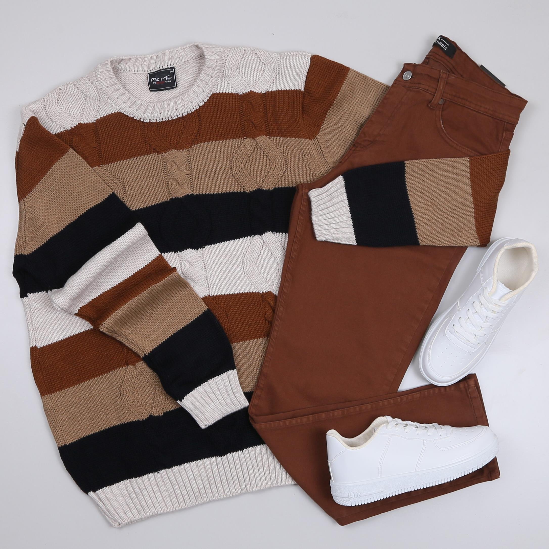 Karışık Desenli Kazak Kahve Kot Pantolon Ayakkabı Kombini