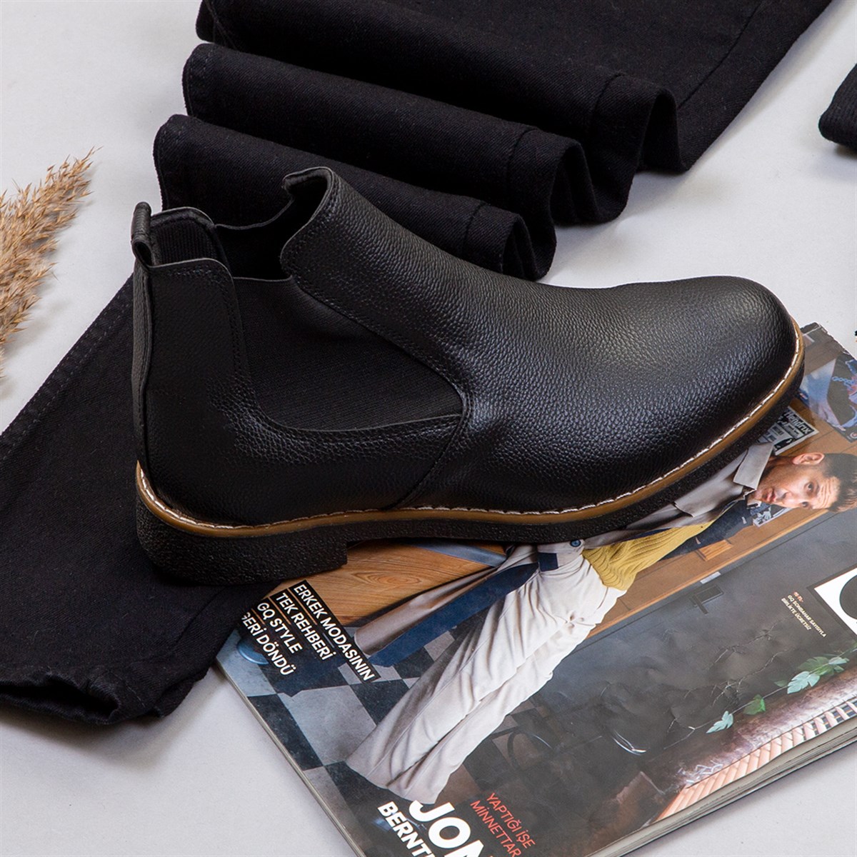 Kaşe Kaban Boğazlı Kazak Pantolon Bot Atkı Kombin