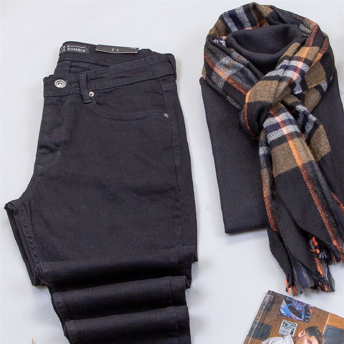 Kaşe Kaban Boğazlı Kazak Pantolon Bot Atkı Kombin