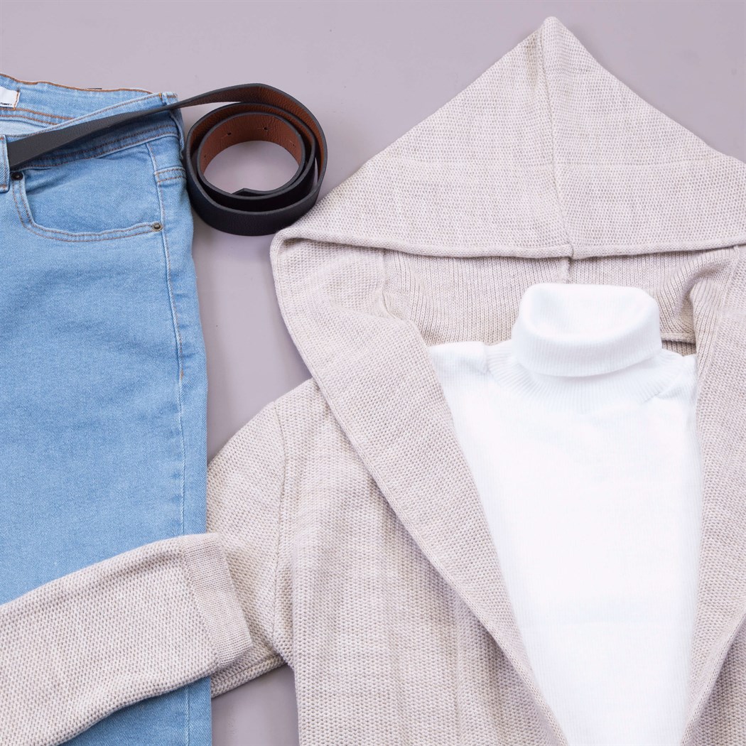 kazak pantolon krem hırka ayakkabı kombini