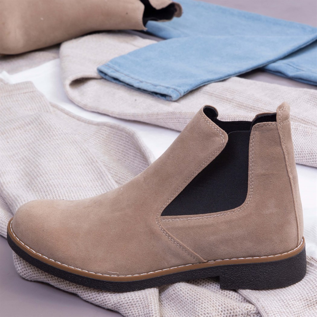 kazak pantolon krem hırka ayakkabı kombini