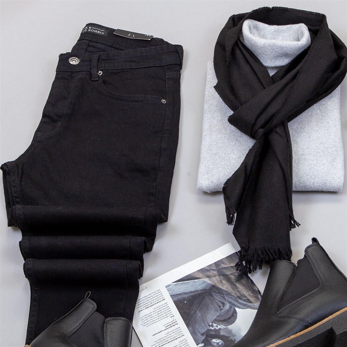 Kemerli Füme Kaşe Kaban Boğazlı Kazak Pantolon Bot Kombin