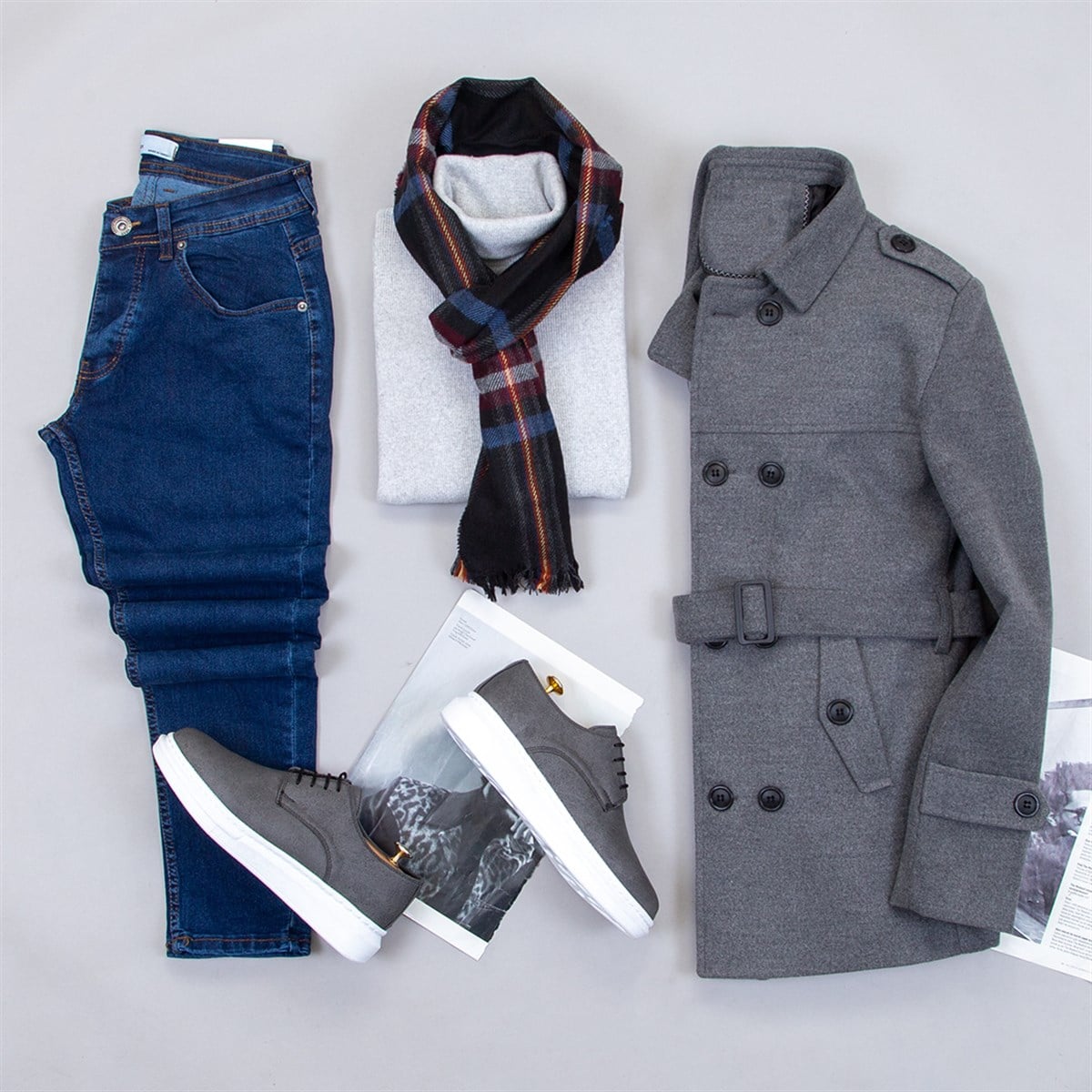 Kemerli Gri Kaşe Kaban Boğazlı Kazak Pantolon Bot Kombin