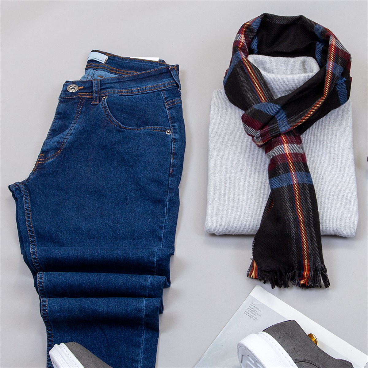 Kemerli Gri Kaşe Kaban Boğazlı Kazak Pantolon Bot Kombin