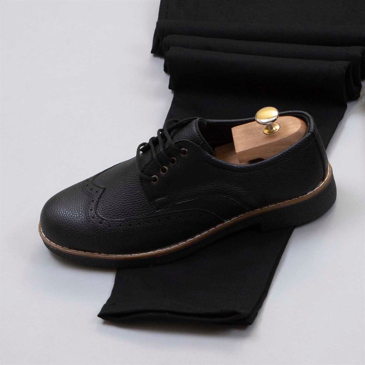 Kemerli Kaşe Kaban Gömlek Pantolon Ayakkabı Kombin