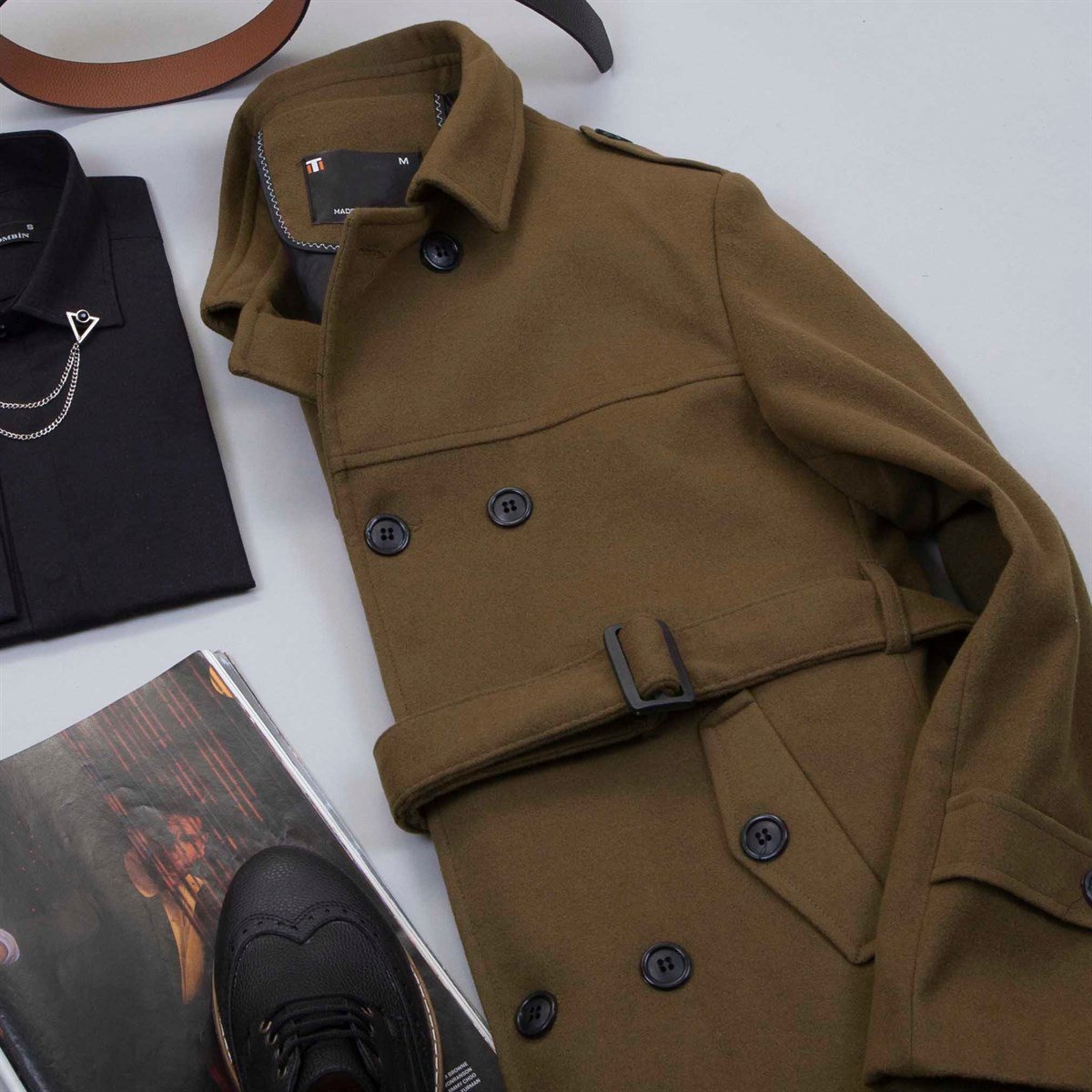 Kemerli Kaşe Kaban Gömlek Pantolon Ayakkabı Kombin