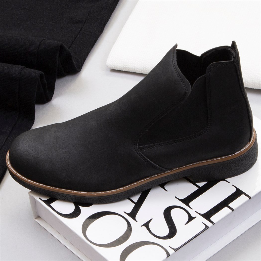 Kemerli Siyah Kaşe Kaban Boğazlı Kazak Pantolon Bot Kombin