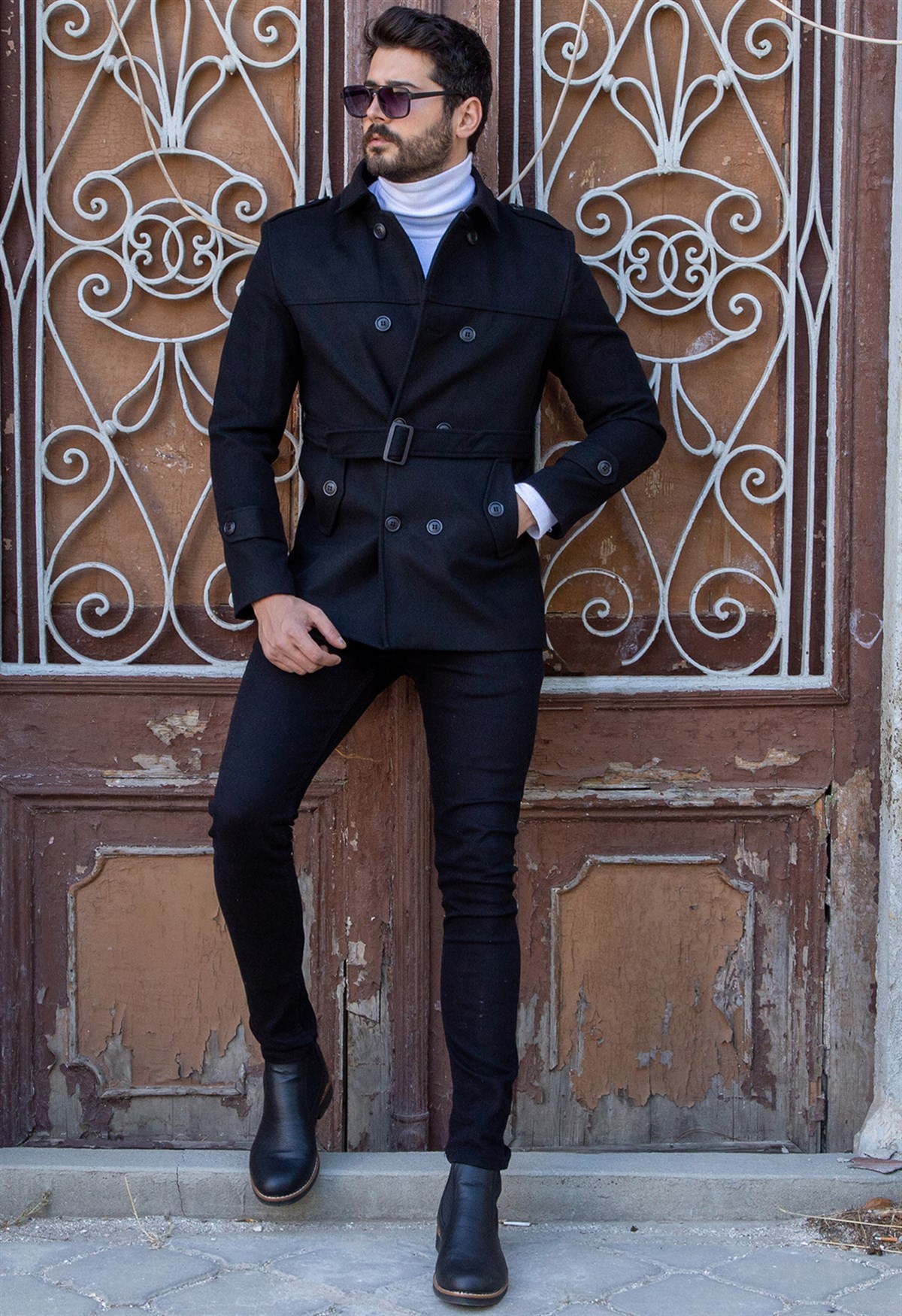 Kemerli Siyah Kaşe Kaban Boğazlı Kazak Pantolon Bot Kombin