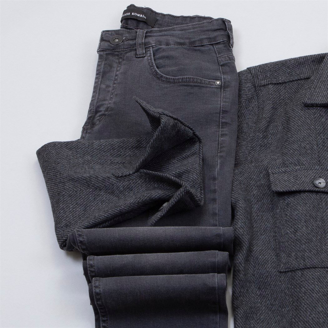 Kırçıllı Cepli Ceket Boğazlı Kazak Pantolon Ayakkabı Kombin