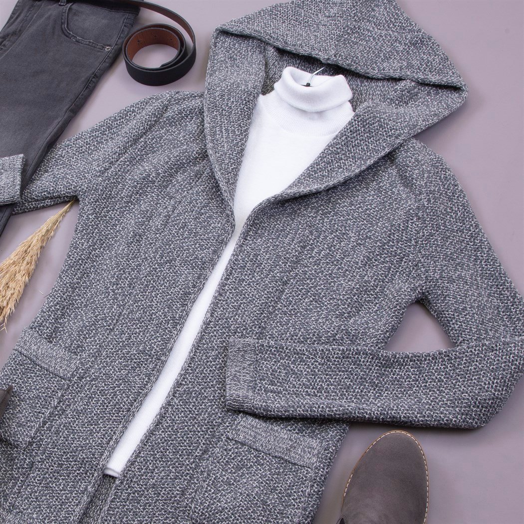 Kırçıllı Gri Beyaz Hırka Kazak Pantolon Bot Kombin