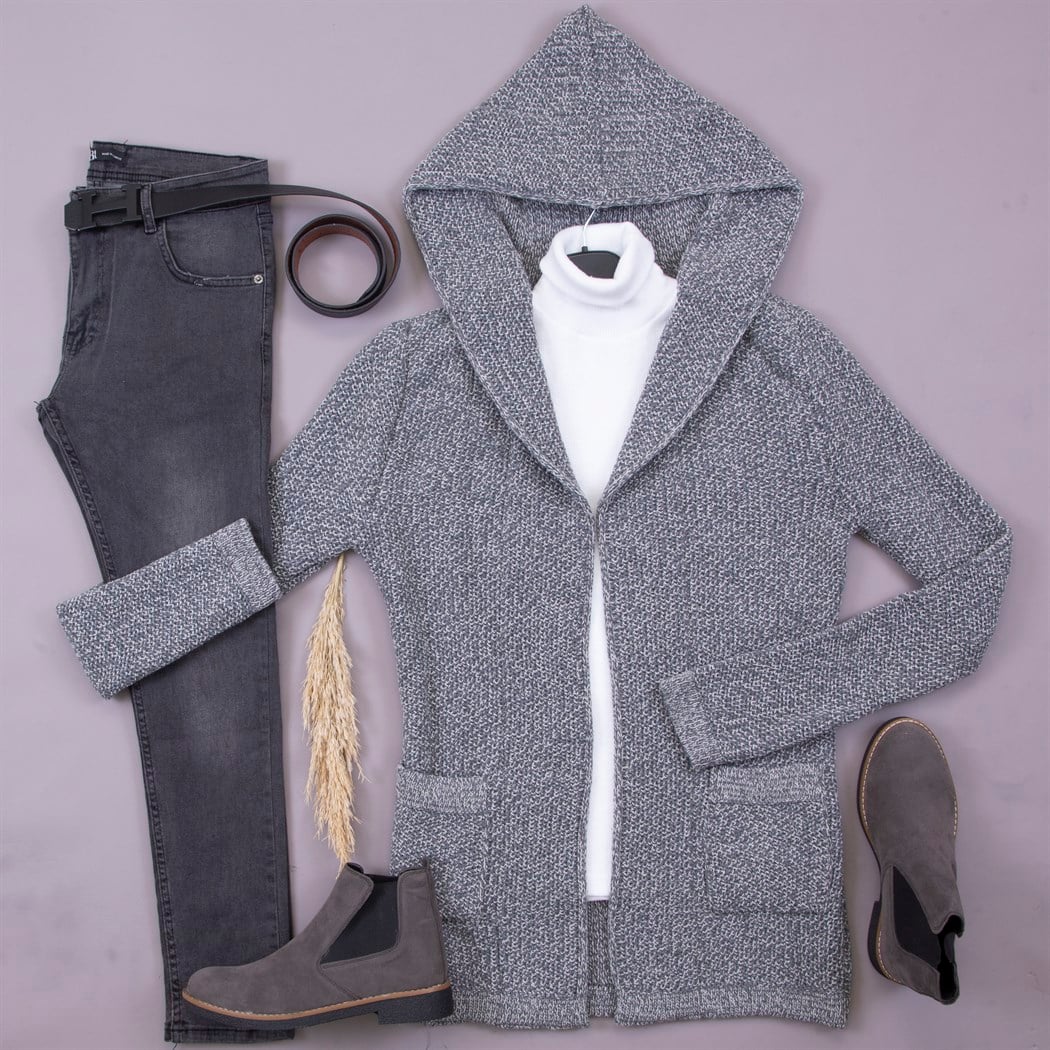 Kırçıllı Gri Beyaz Hırka Kazak Pantolon Bot Kombin