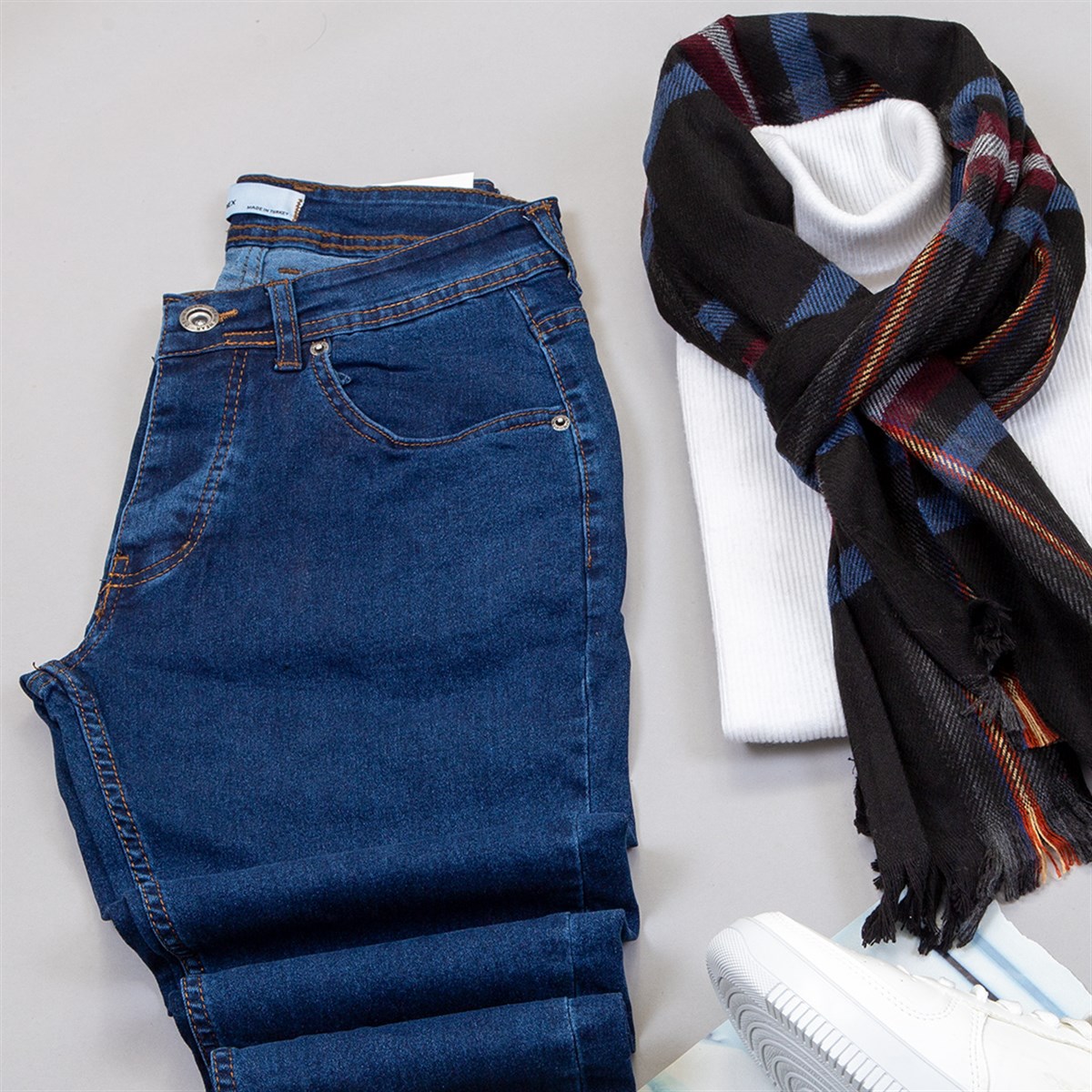 Kırçıllı Lacivert Blazer Ceket Tişört Pantolon Ayakkabı Kombin