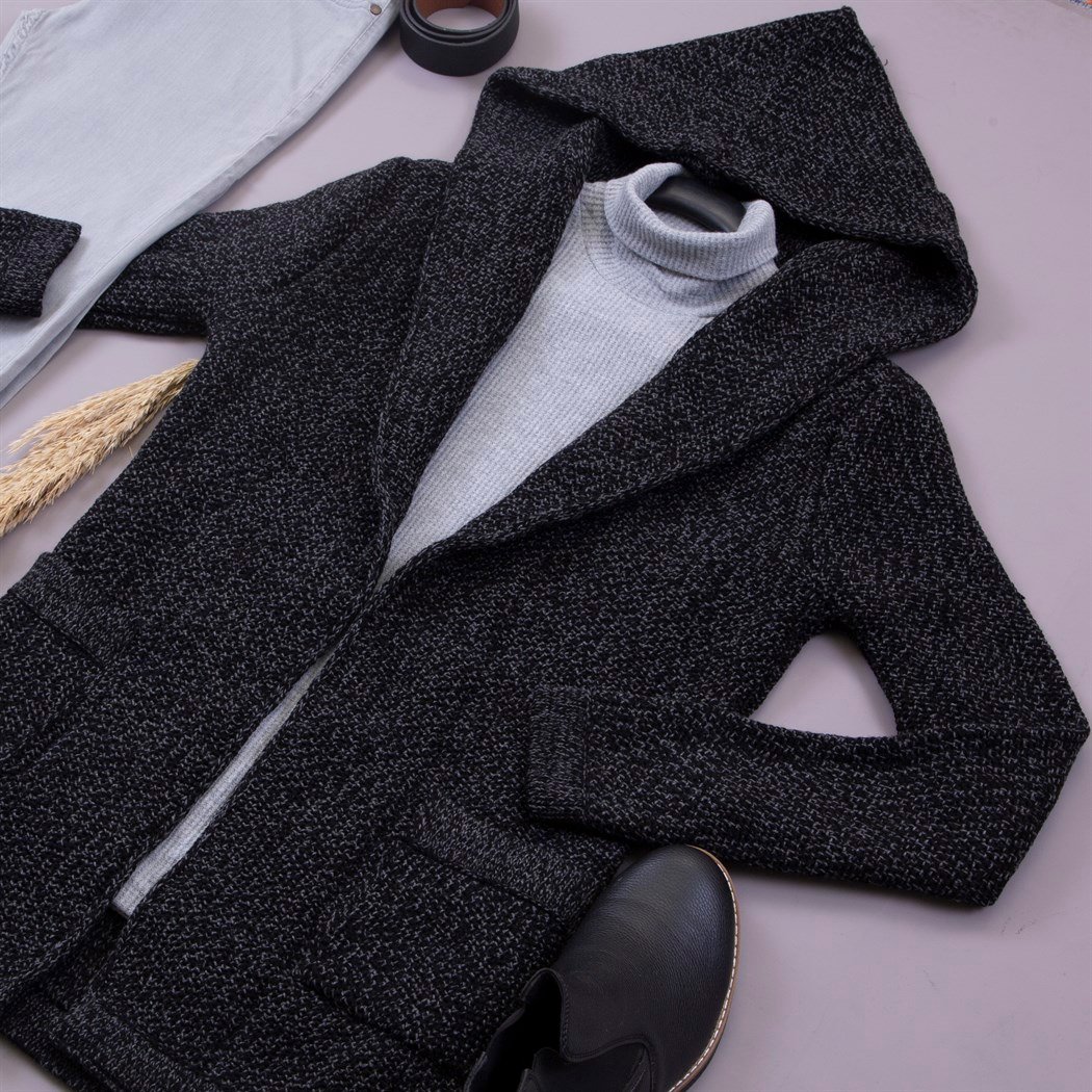 Kırçıllı Siyah Beyaz Hırka Kazak Pantolon Bot Kombin