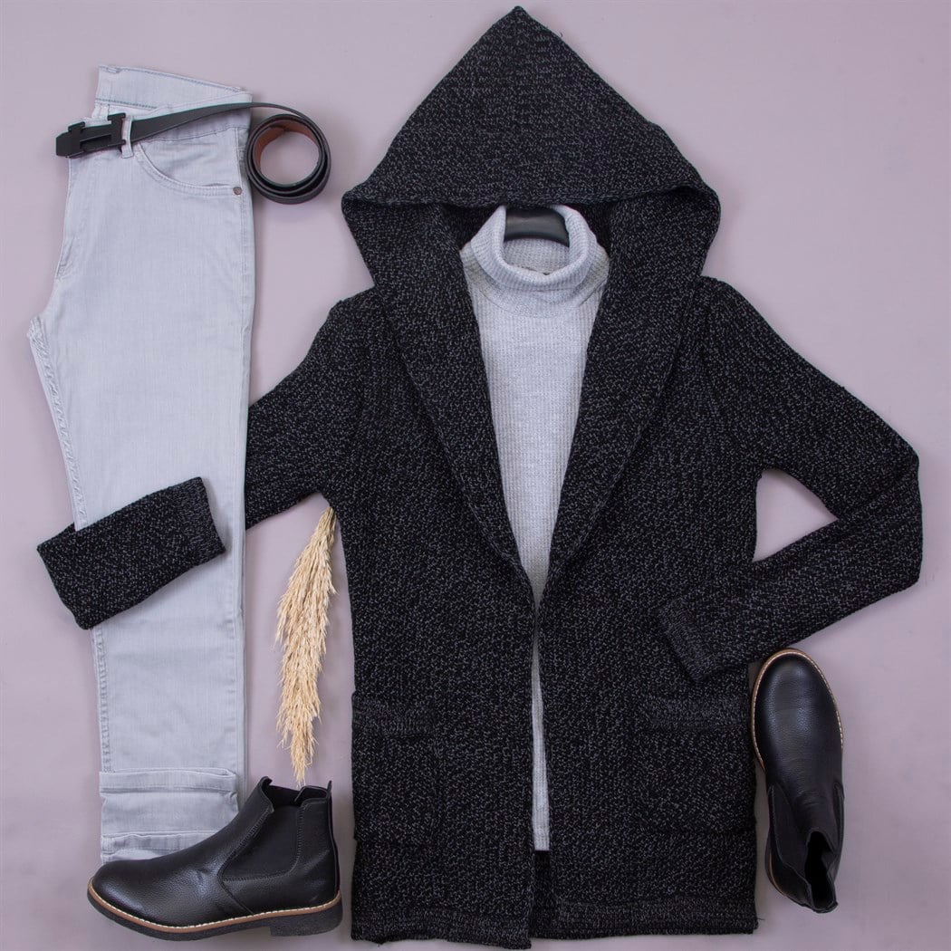 Kırçıllı Siyah Beyaz Hırka Kazak Pantolon Bot Kombin