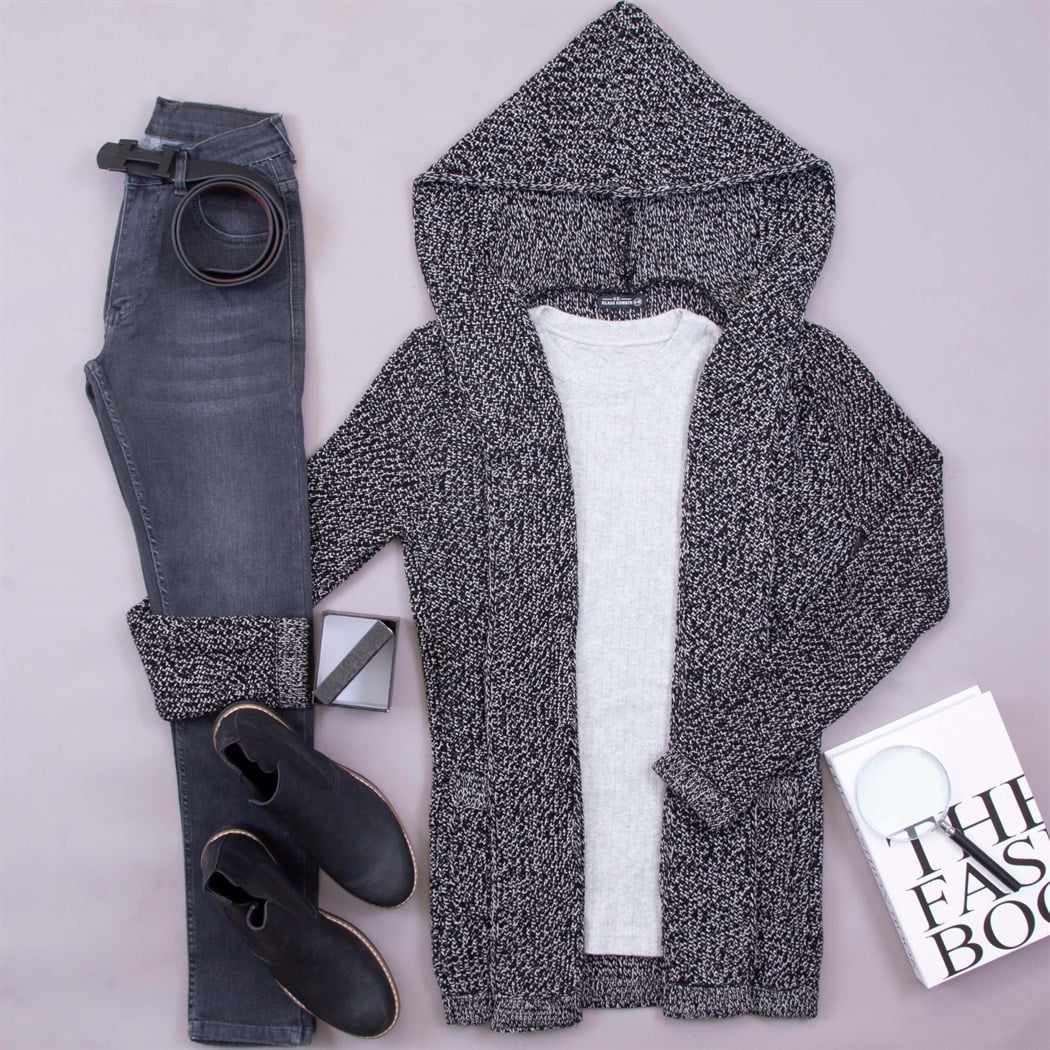 Kırçıllı Siyah Beyaz Hırka Kazak Pantolon Bot Kombin