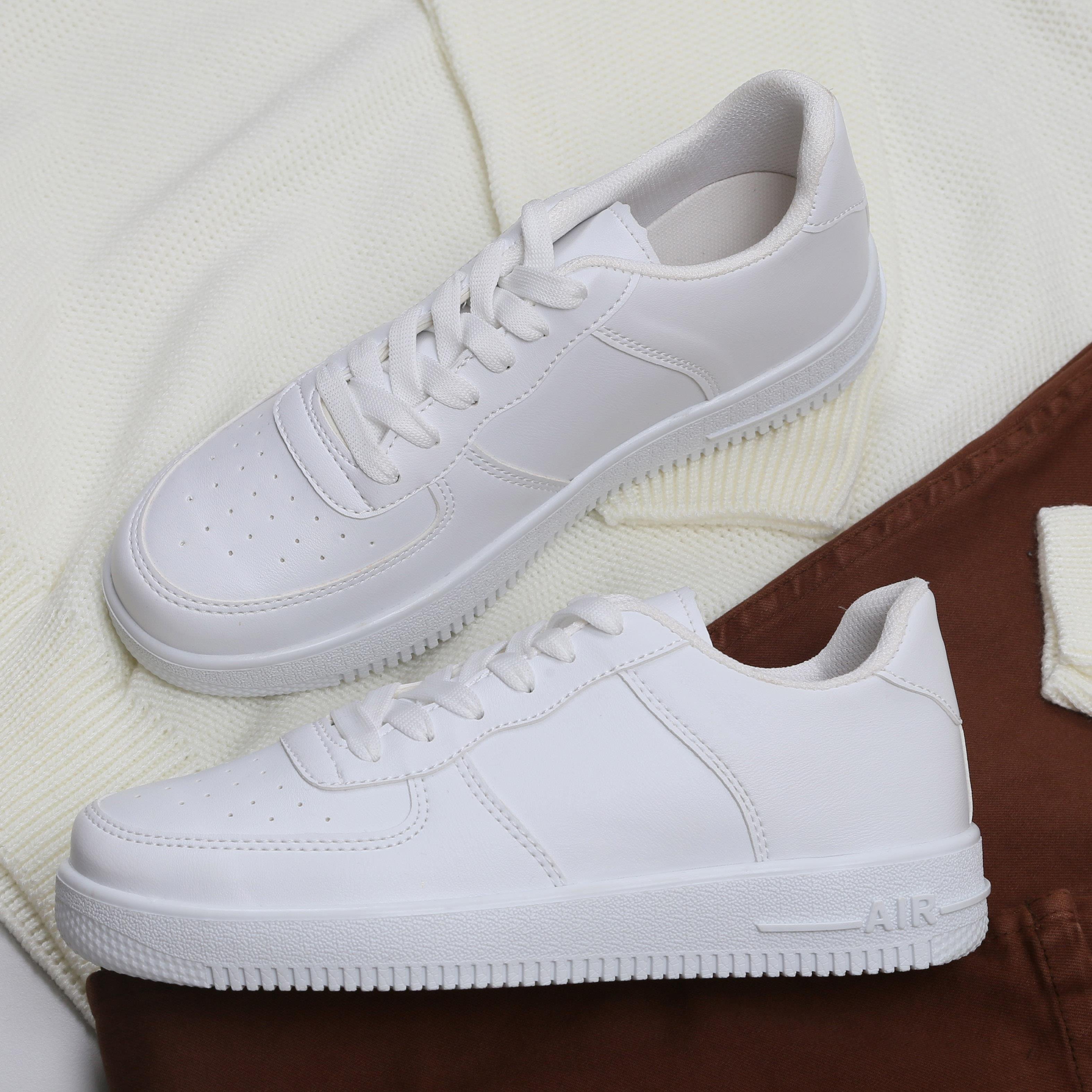 Kırık Beyaz Kazak Kot Pantolon Ayakkabı Kombini